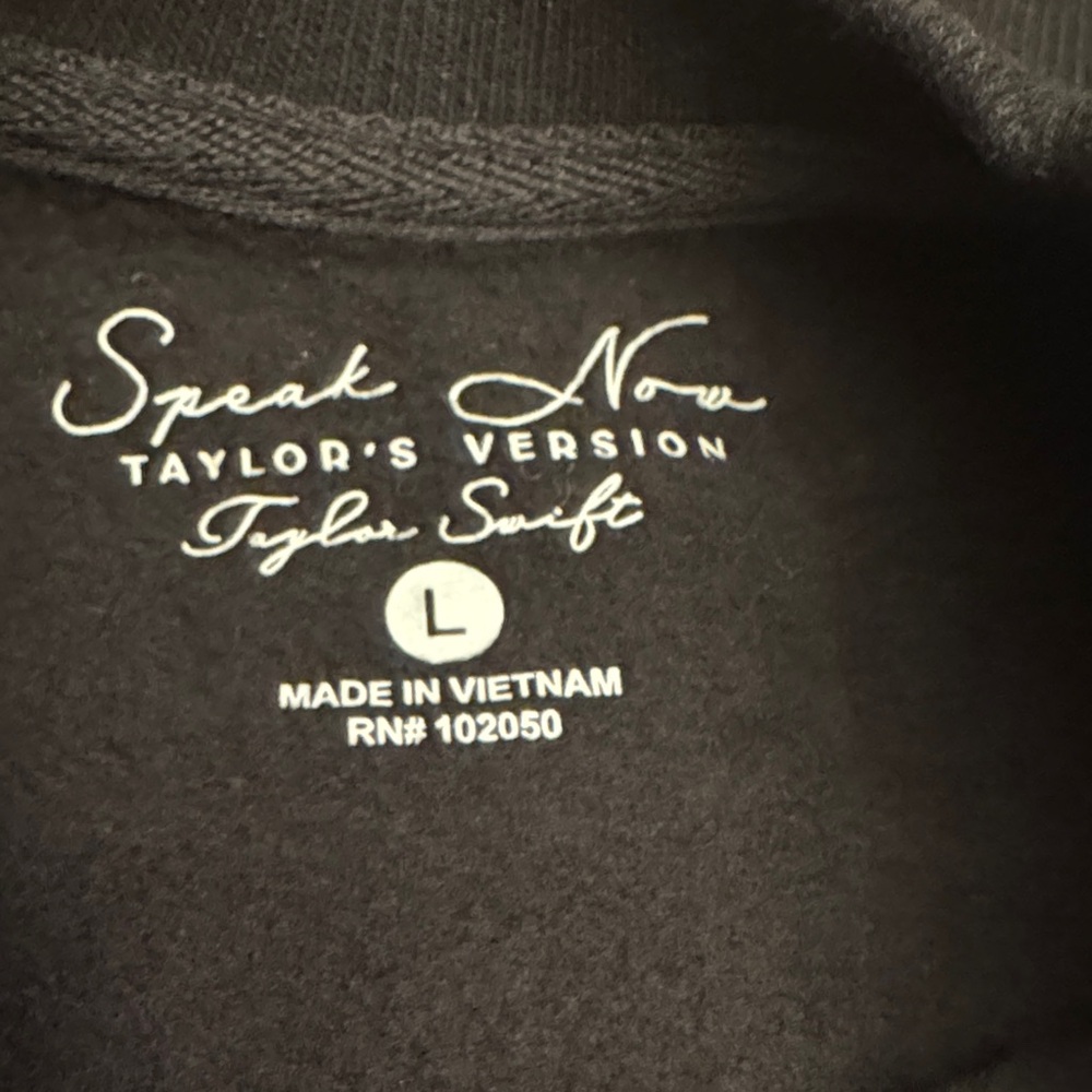 Taylor Swift offical SPEAK NOW (TAYLOR'S VERSION) BLACK CREWNECK SWEATSHIRT - Picture 4 of 4